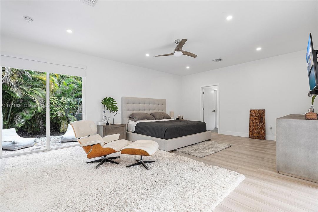 Vendido Recientemente: $1,550,000 (3 camas, 2 baños, 2242 Pies cuadrados)