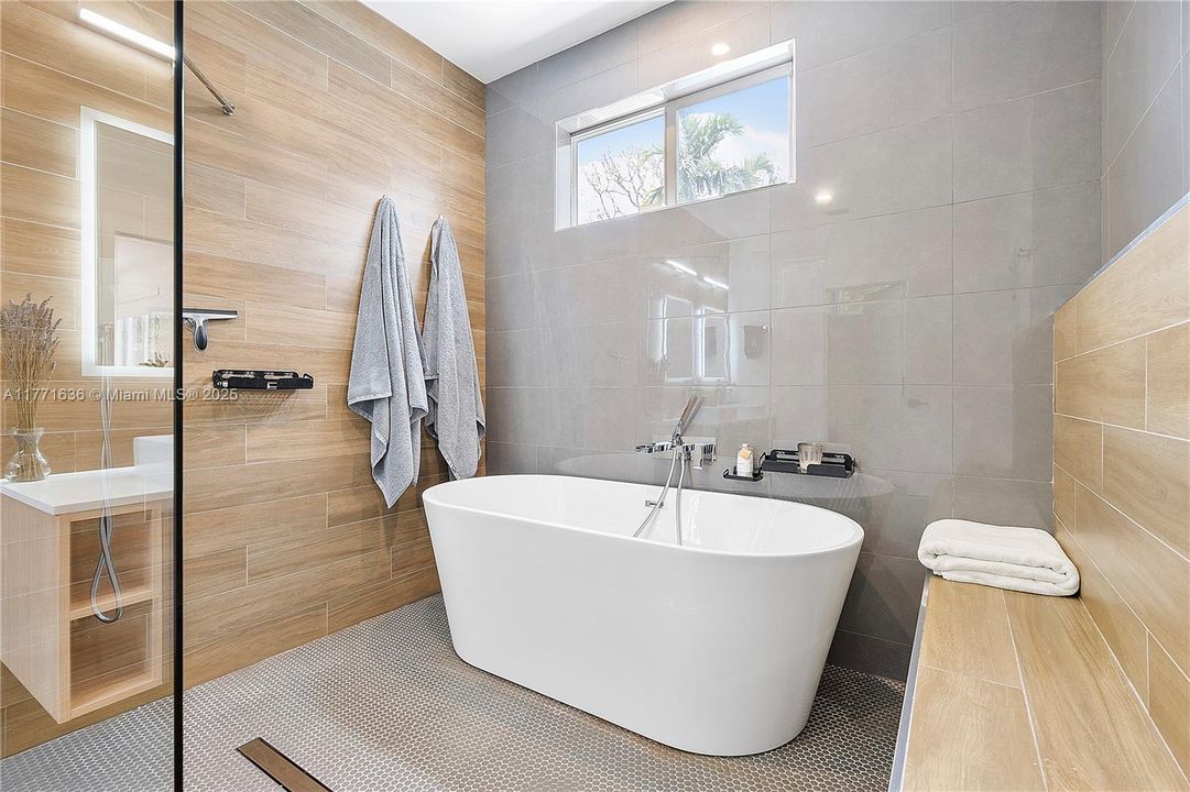 Vendido Recientemente: $1,550,000 (3 camas, 2 baños, 2242 Pies cuadrados)