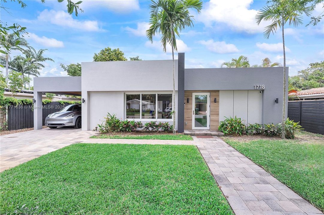 Vendido Recientemente: $1,550,000 (3 camas, 2 baños, 2242 Pies cuadrados)