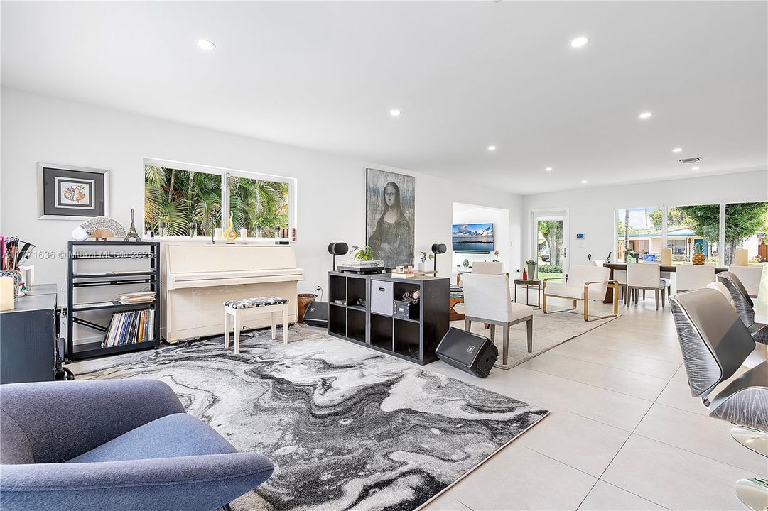 Vendido Recientemente: $1,550,000 (3 camas, 2 baños, 2242 Pies cuadrados)