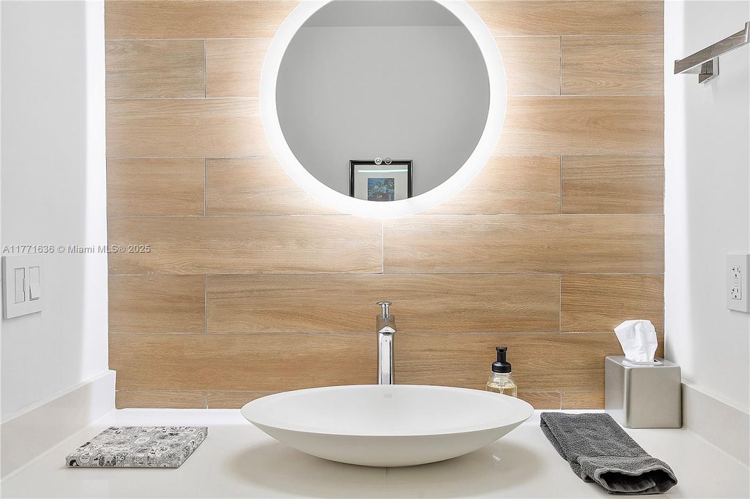 Vendido Recientemente: $1,550,000 (3 camas, 2 baños, 2242 Pies cuadrados)