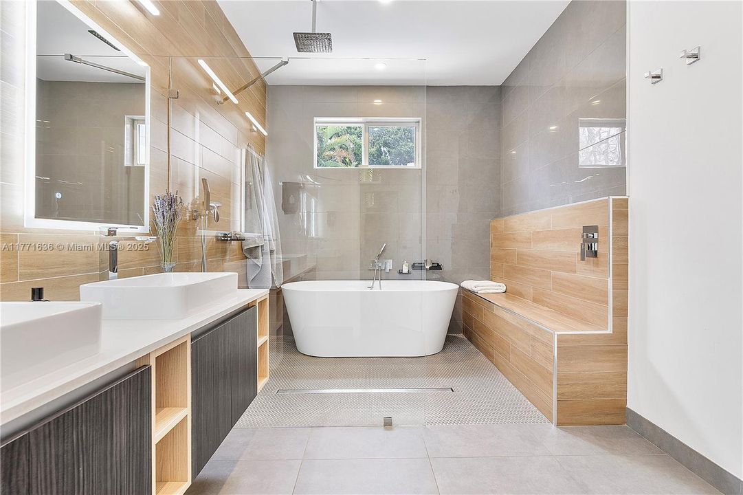 Vendido Recientemente: $1,550,000 (3 camas, 2 baños, 2242 Pies cuadrados)