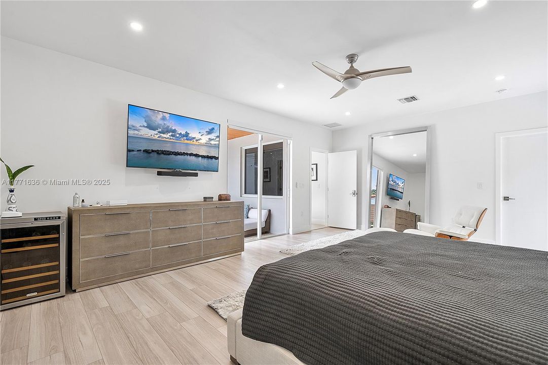 Vendido Recientemente: $1,550,000 (3 camas, 2 baños, 2242 Pies cuadrados)