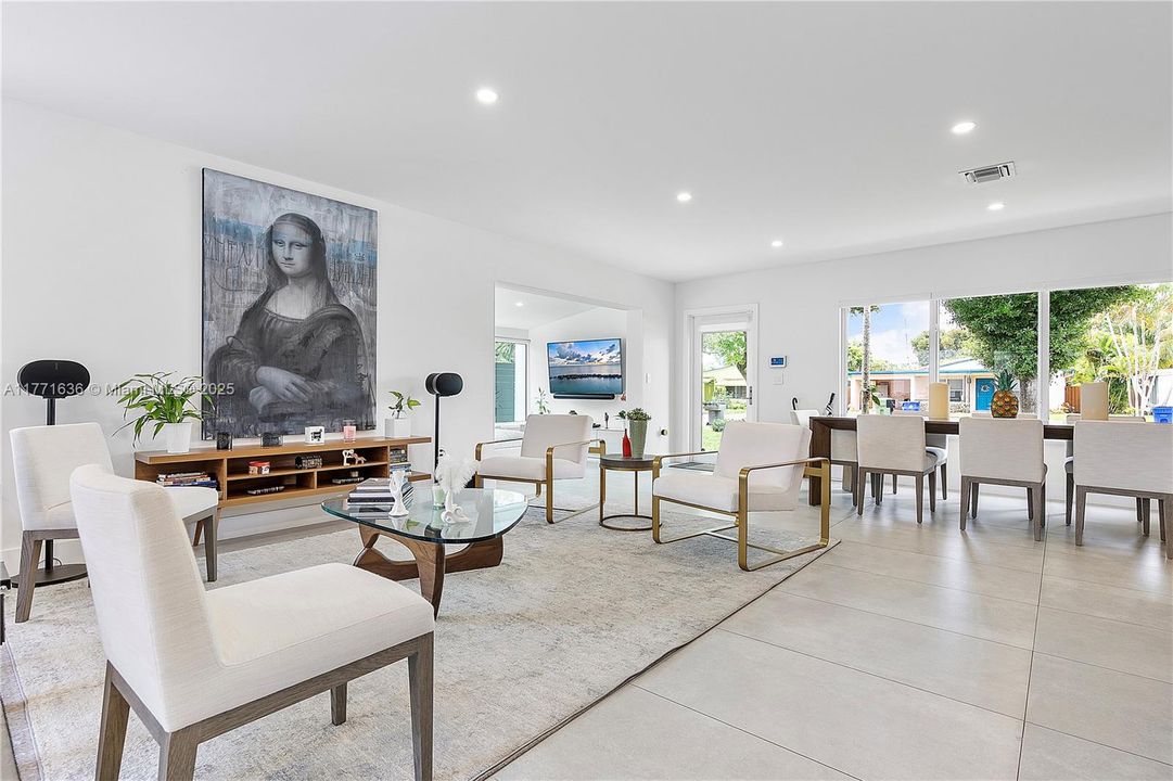 Vendido Recientemente: $1,550,000 (3 camas, 2 baños, 2242 Pies cuadrados)