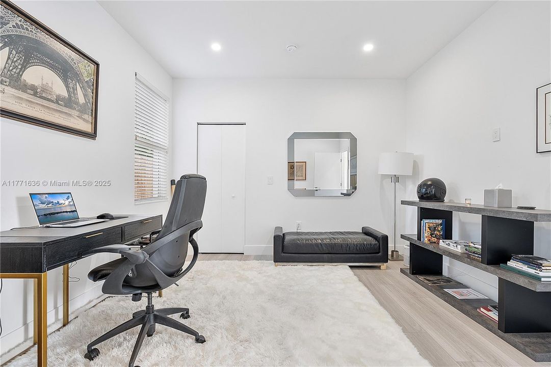 Vendido Recientemente: $1,550,000 (3 camas, 2 baños, 2242 Pies cuadrados)