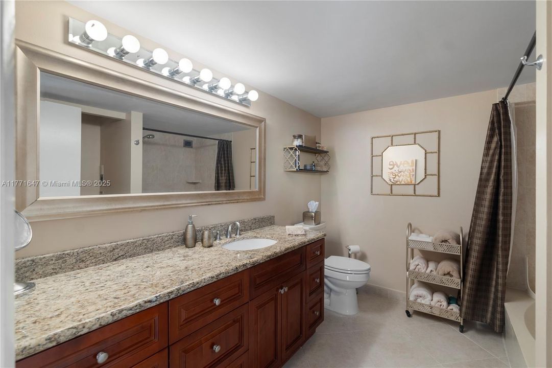 Recently Rented: $3,000 (2 beds, 2 baths, 1430 Square Feet)