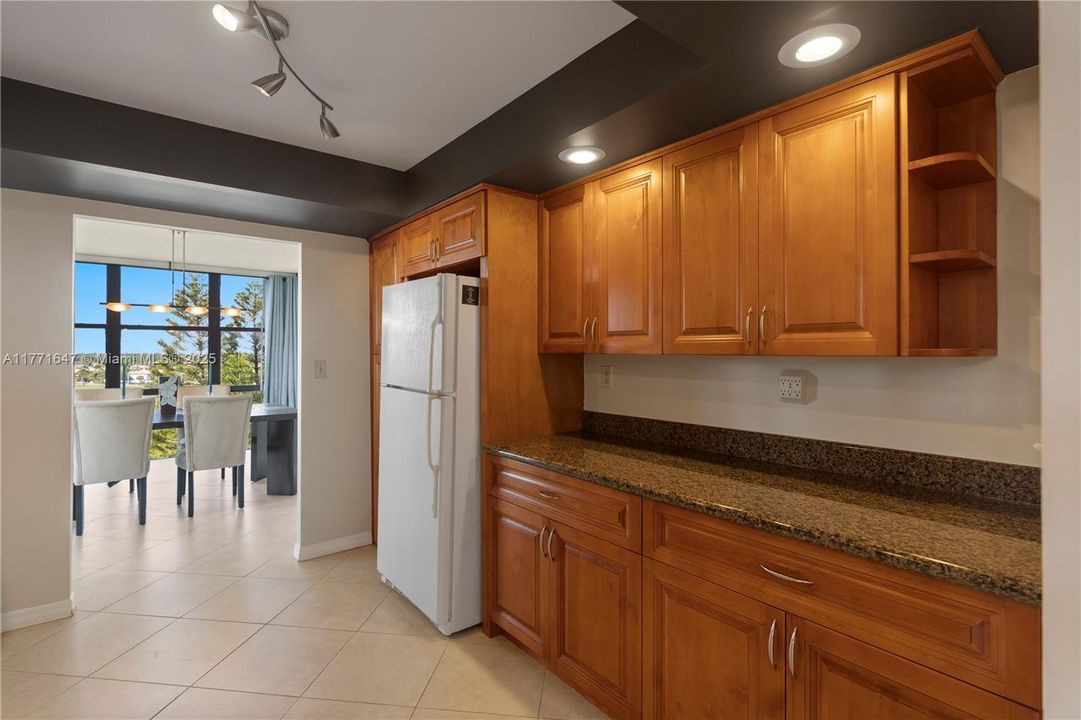 Recently Rented: $3,000 (2 beds, 2 baths, 1430 Square Feet)