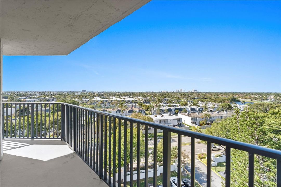 Recently Rented: $3,000 (2 beds, 2 baths, 1430 Square Feet)