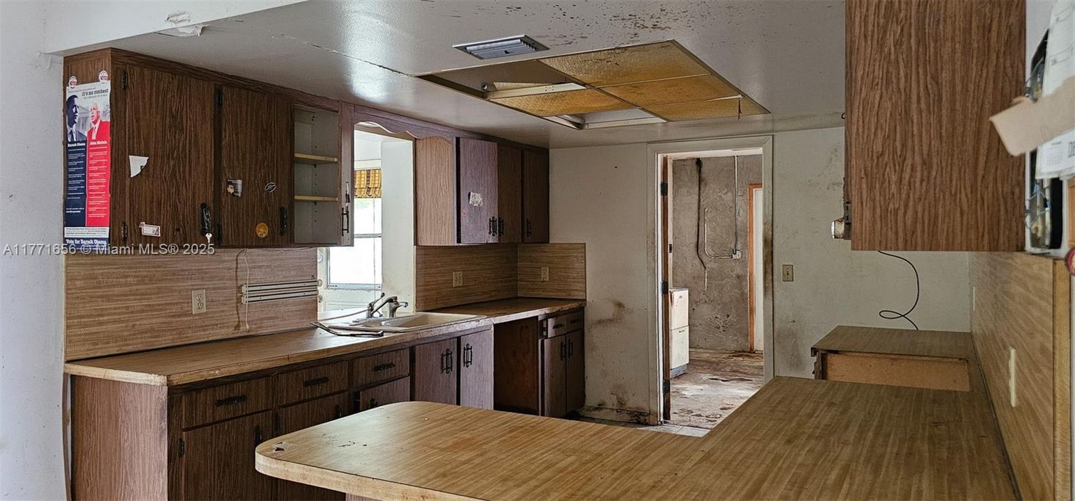 Recently Sold: $495,000 (3 beds, 2 baths, 1668 Square Feet)