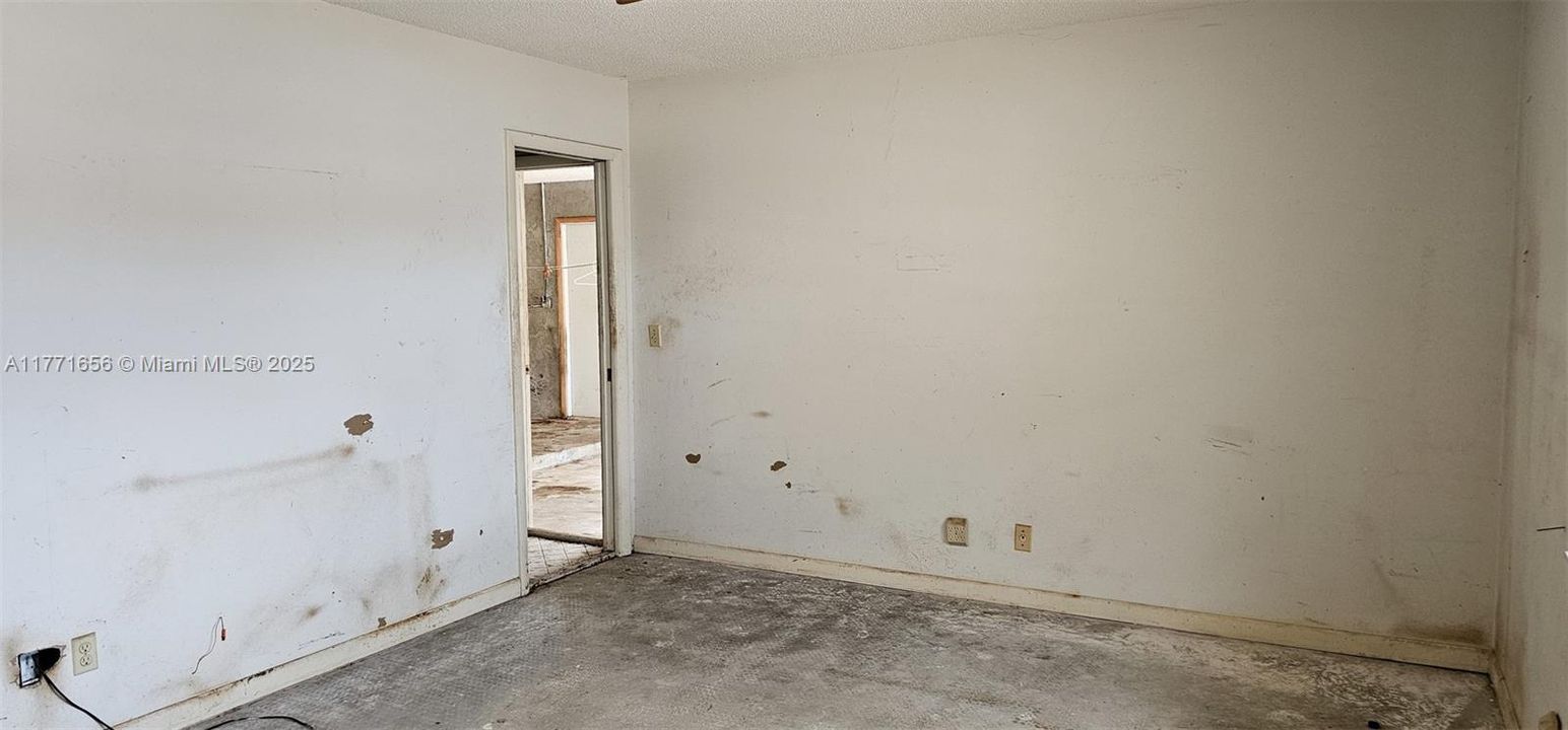 Recently Sold: $495,000 (3 beds, 2 baths, 1668 Square Feet)