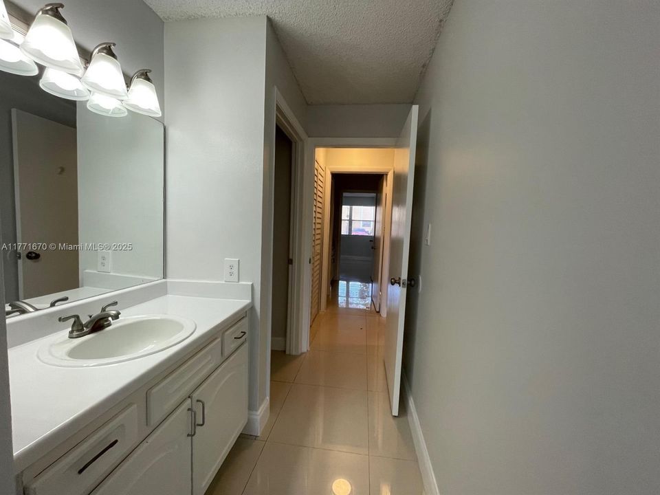 Recently Rented: $2,100 (2 beds, 2 baths, 1084 Square Feet)