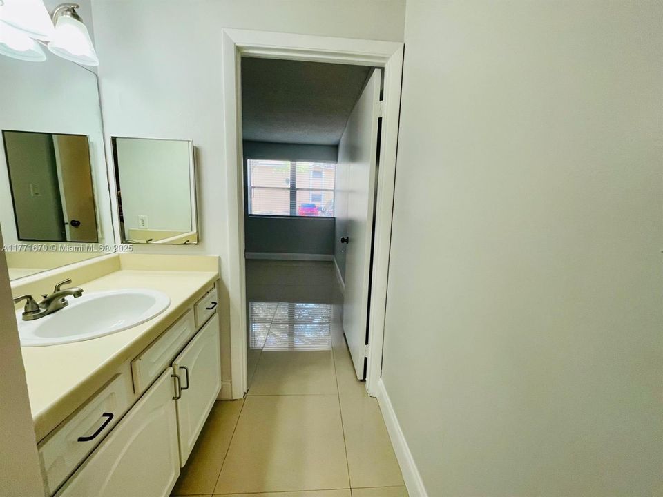 Recently Rented: $2,100 (2 beds, 2 baths, 1084 Square Feet)