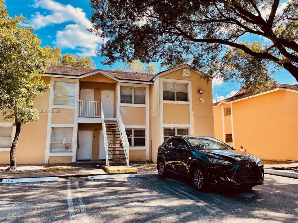 Recently Rented: $2,100 (2 beds, 2 baths, 1084 Square Feet)