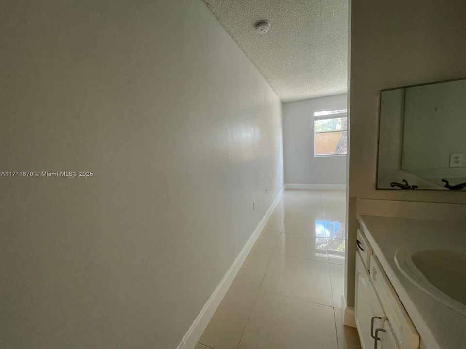 Recently Rented: $2,100 (2 beds, 2 baths, 1084 Square Feet)