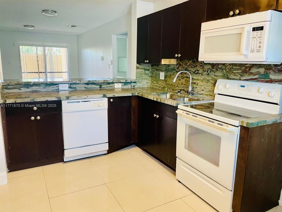 Recently Rented: $2,100 (2 beds, 2 baths, 1084 Square Feet)