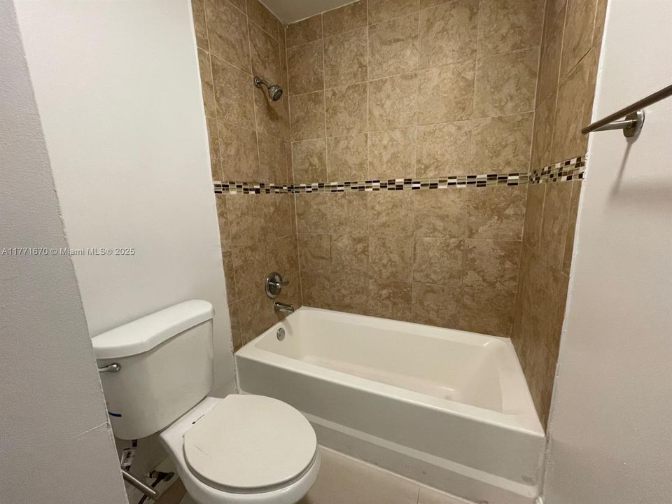 Recently Rented: $2,100 (2 beds, 2 baths, 1084 Square Feet)
