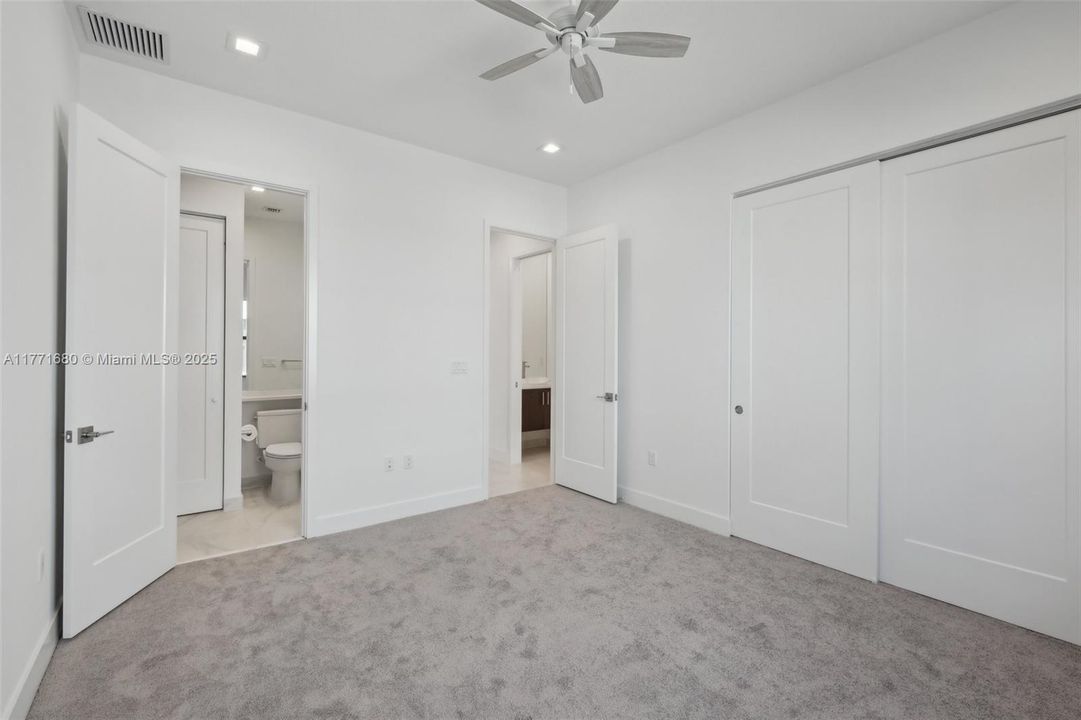 Recently Rented: $6,000 (3 beds, 3 baths, 2464 Square Feet)