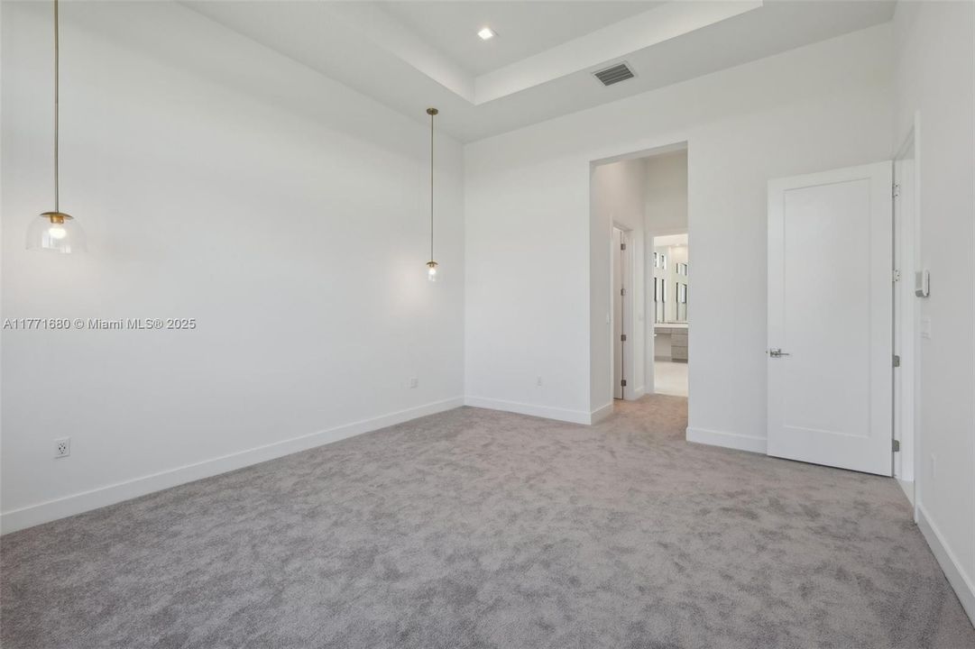 Recently Rented: $6,000 (3 beds, 3 baths, 2464 Square Feet)