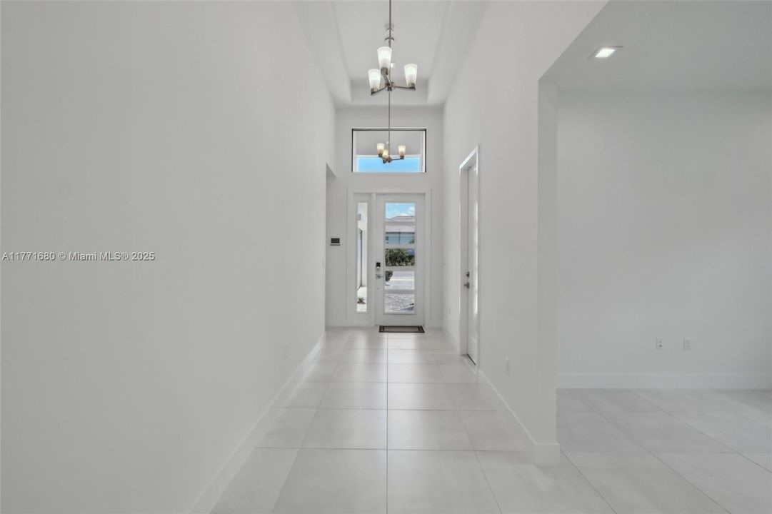 Recently Rented: $6,000 (3 beds, 3 baths, 2464 Square Feet)