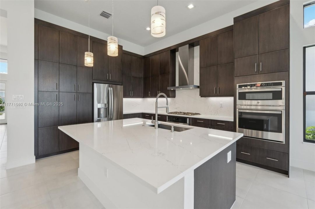 Recently Rented: $6,000 (3 beds, 3 baths, 2464 Square Feet)