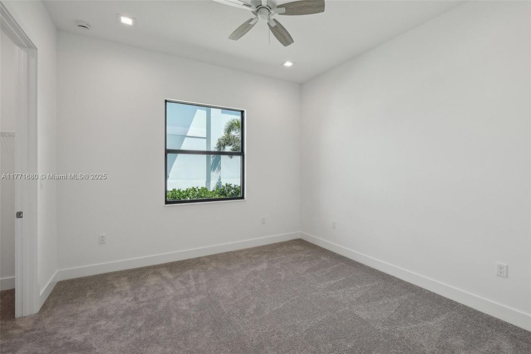 Recently Rented: $6,000 (3 beds, 3 baths, 2464 Square Feet)