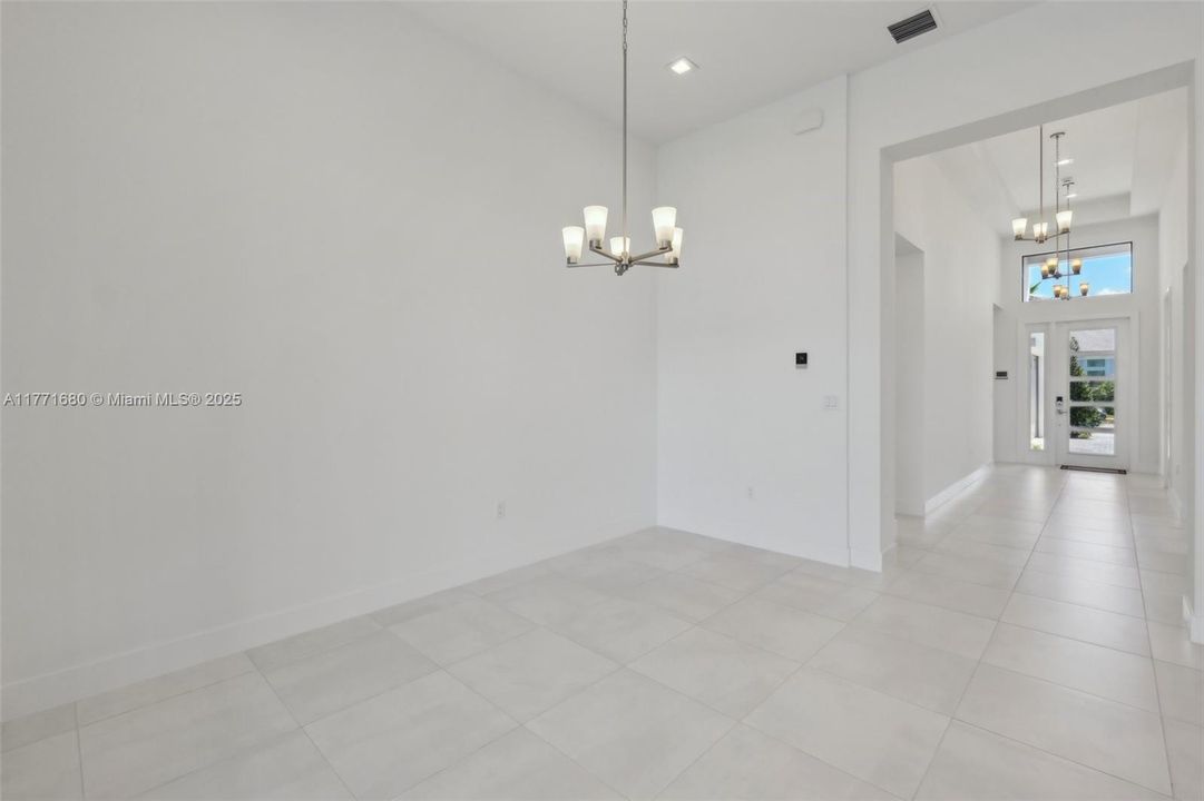 Recently Rented: $6,000 (3 beds, 3 baths, 2464 Square Feet)