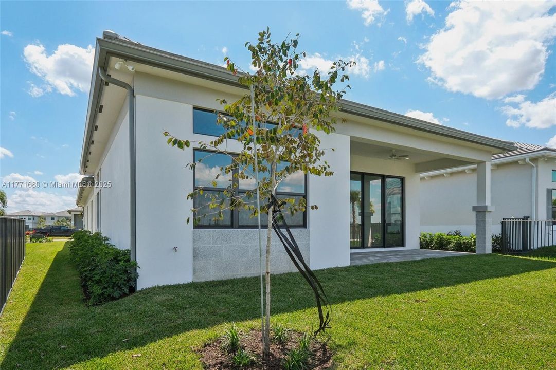 Recently Rented: $6,000 (3 beds, 3 baths, 2464 Square Feet)