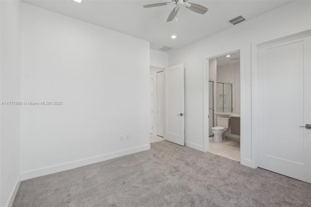 Recently Rented: $6,000 (3 beds, 3 baths, 2464 Square Feet)