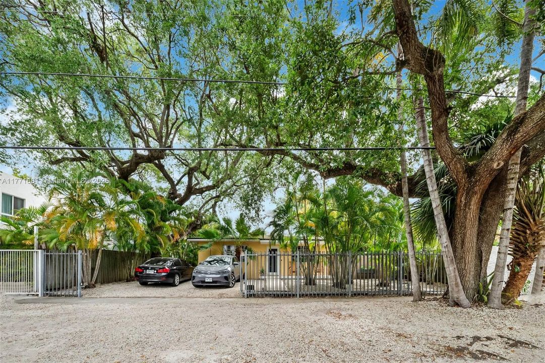 Activo con contrato: $2,400,000 (0 camas, 0 baños, 3195 Pies cuadrados)