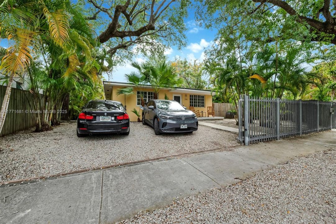 Activo con contrato: $2,400,000 (0 camas, 0 baños, 3195 Pies cuadrados)