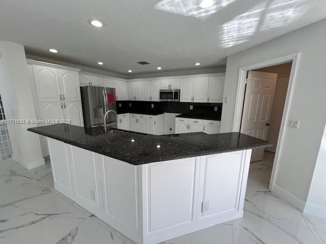 Recientemente alquilado: $6,500 (5 camas, 4 baños, 3174 Pies cuadrados)