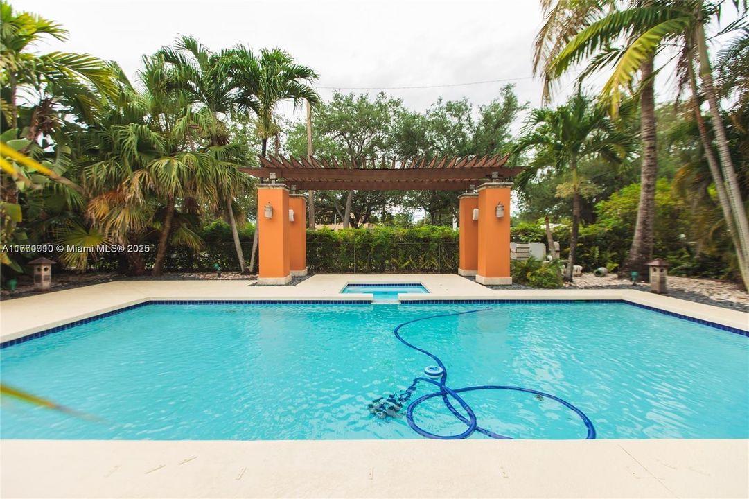 Recientemente alquilado: $5,300 (3 camas, 3 baños, 1680 Pies cuadrados)