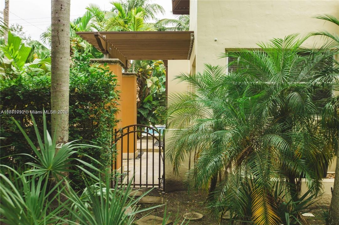 Recientemente alquilado: $5,300 (3 camas, 3 baños, 1680 Pies cuadrados)