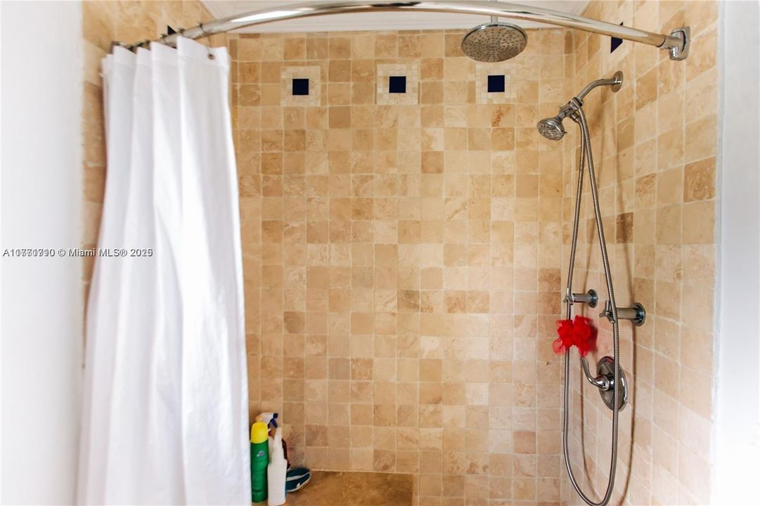 Recientemente alquilado: $5,300 (3 camas, 3 baños, 1680 Pies cuadrados)