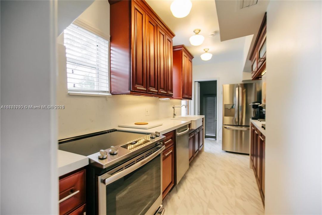 Recientemente alquilado: $5,300 (3 camas, 3 baños, 1680 Pies cuadrados)