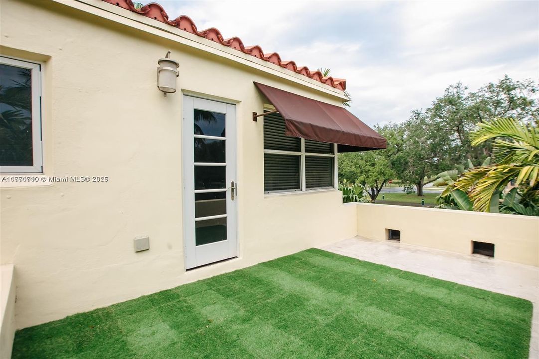 Recientemente alquilado: $5,300 (3 camas, 3 baños, 1680 Pies cuadrados)