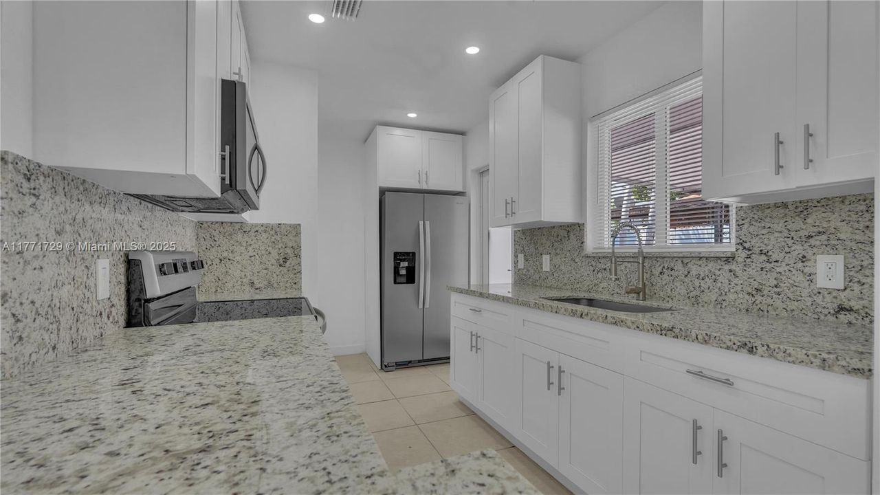 Recently Rented: $3,550 (3 beds, 2 baths, 2385 Square Feet)