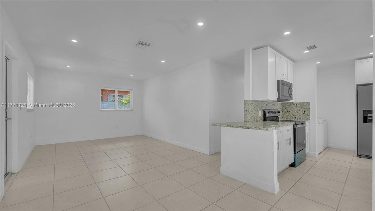 Recently Rented: $3,550 (3 beds, 2 baths, 2385 Square Feet)