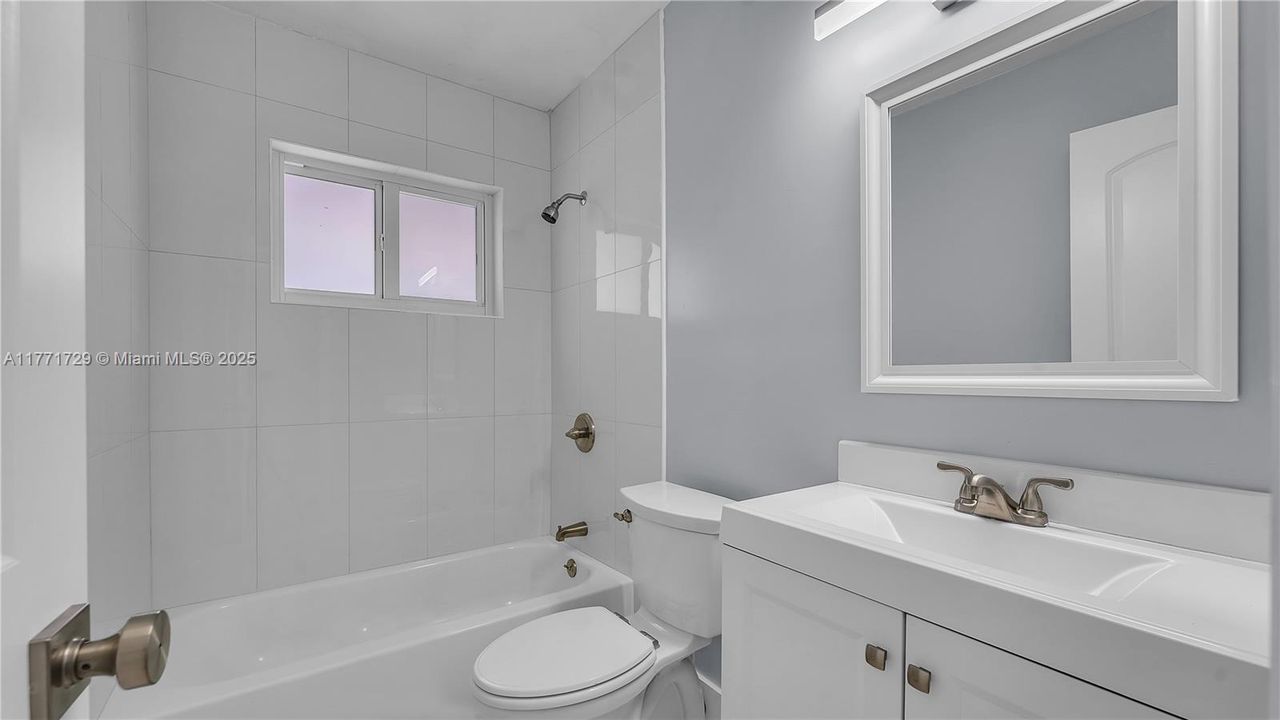 Recently Rented: $3,550 (3 beds, 2 baths, 2385 Square Feet)