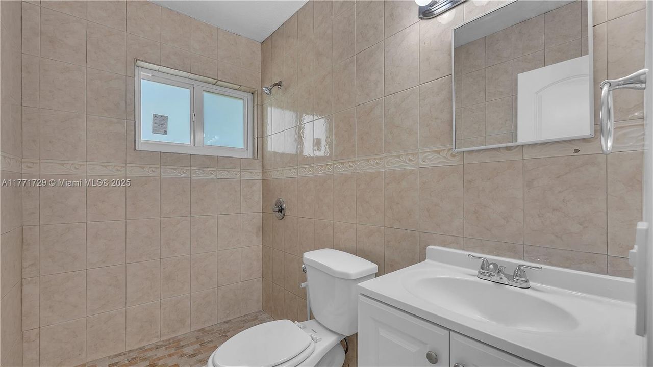 Recently Rented: $3,550 (3 beds, 2 baths, 2385 Square Feet)