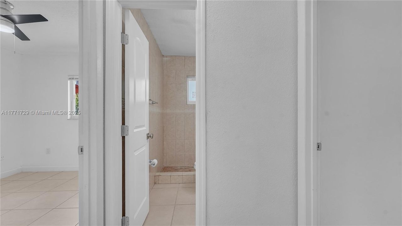 Recently Rented: $3,550 (3 beds, 2 baths, 2385 Square Feet)