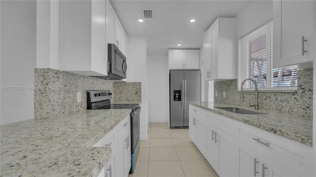 Recently Rented: $3,550 (3 beds, 2 baths, 2385 Square Feet)