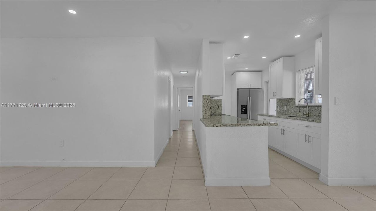 Recently Rented: $3,550 (3 beds, 2 baths, 2385 Square Feet)