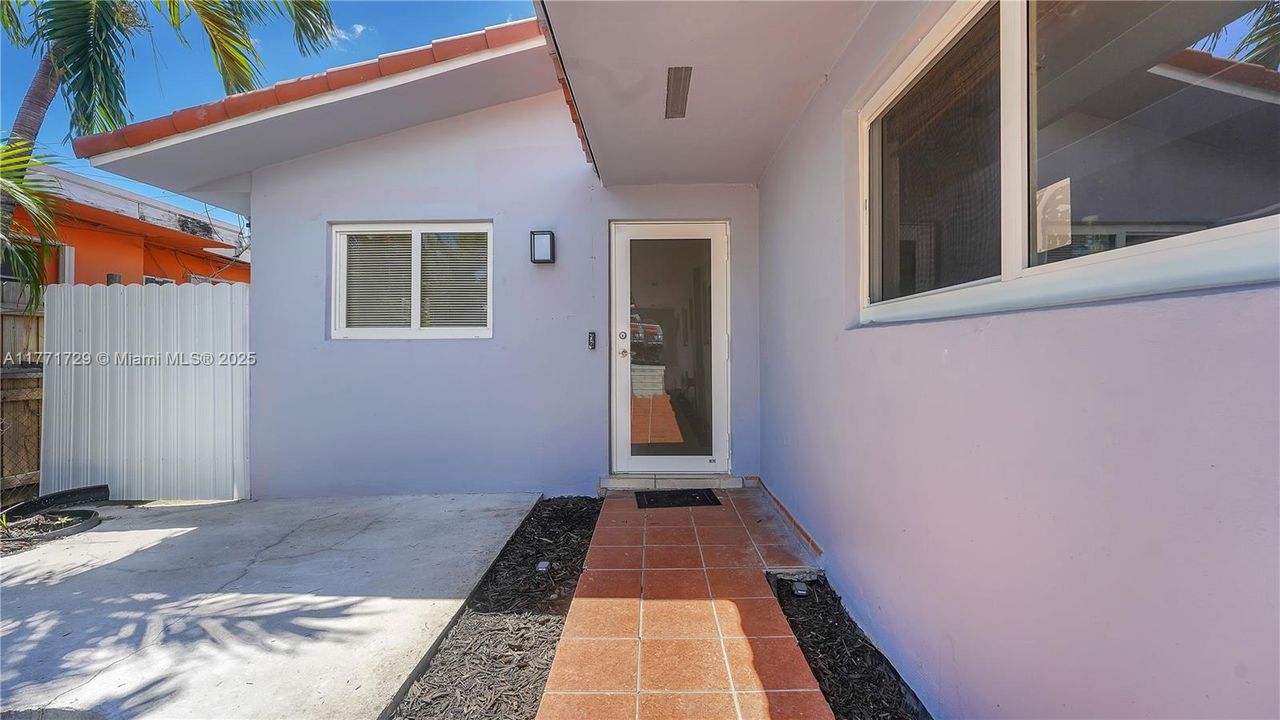 Recently Rented: $3,550 (3 beds, 2 baths, 2385 Square Feet)