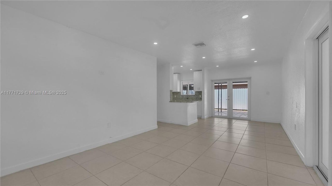 Recently Rented: $3,550 (3 beds, 2 baths, 2385 Square Feet)