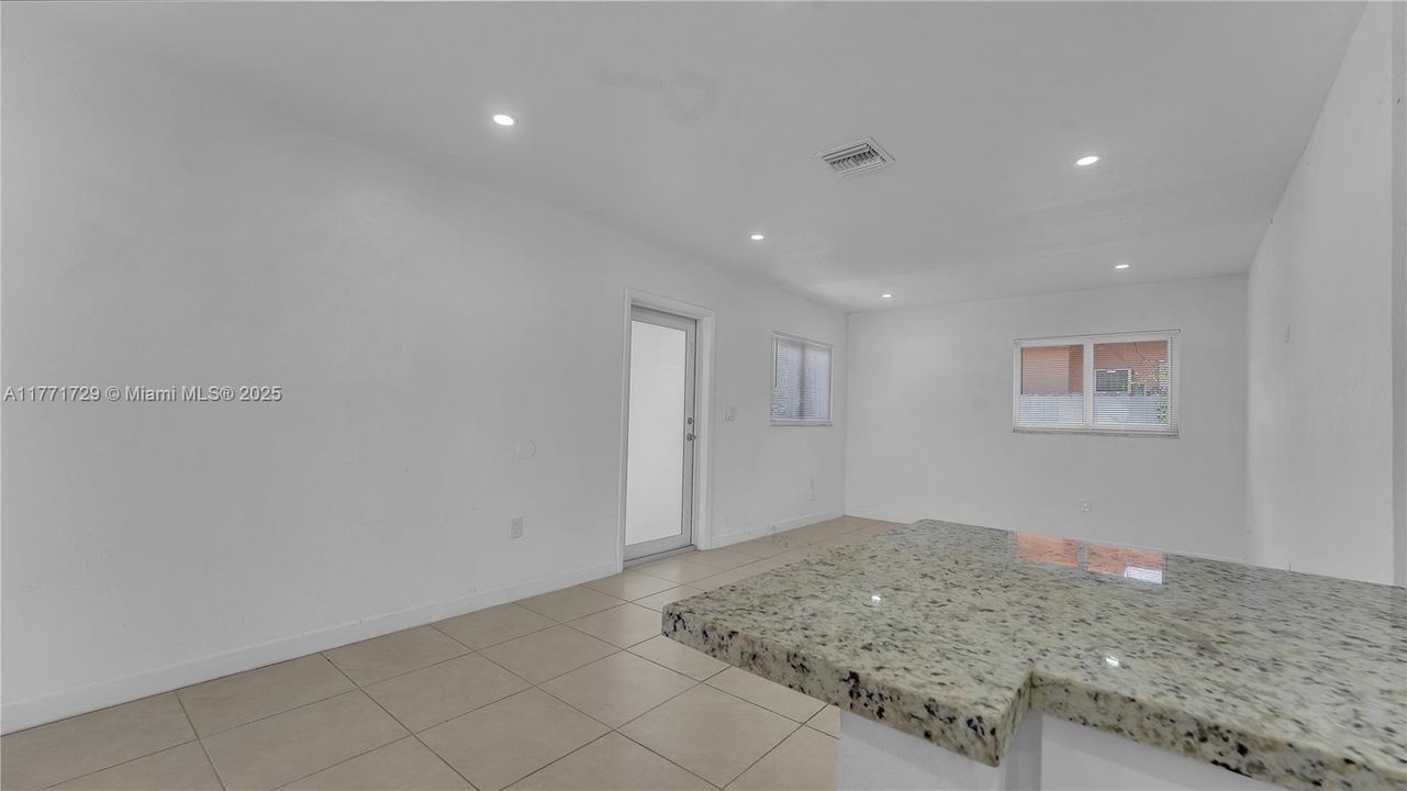 Recently Rented: $3,550 (3 beds, 2 baths, 2385 Square Feet)