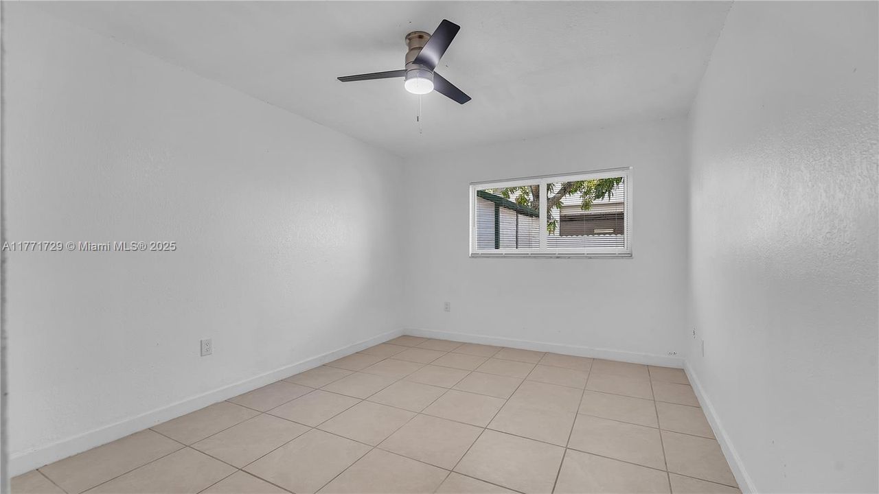 Recently Rented: $3,550 (3 beds, 2 baths, 2385 Square Feet)