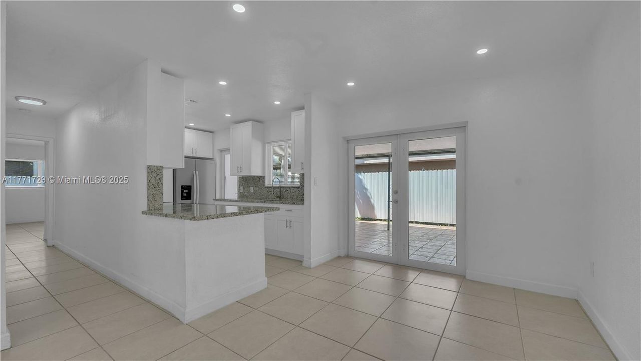 Recently Rented: $3,550 (3 beds, 2 baths, 2385 Square Feet)