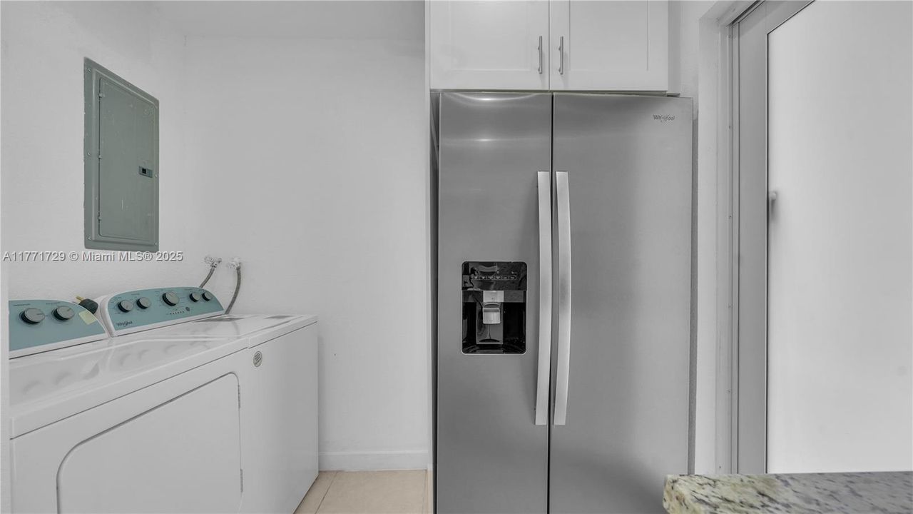 Recently Rented: $3,550 (3 beds, 2 baths, 2385 Square Feet)