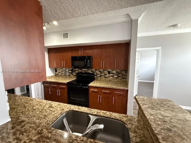 Recientemente alquilado: $2,450 (2 camas, 2 baños, 1130 Pies cuadrados)